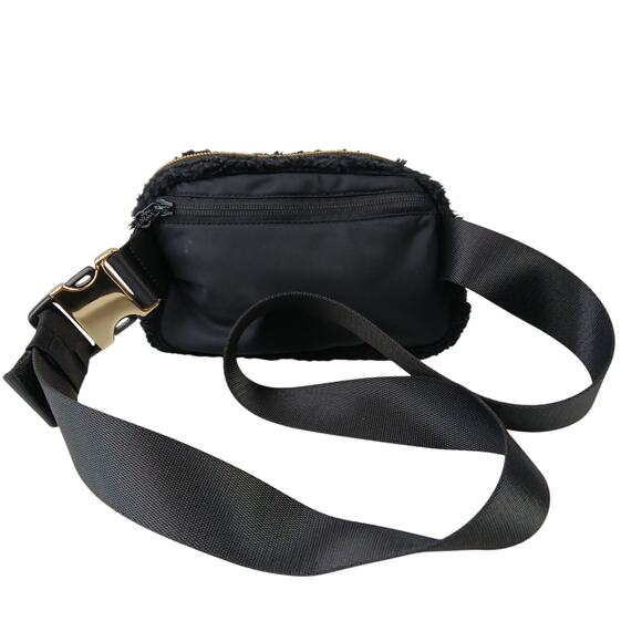Lululemon Black Sherpa Fleece Everywhere Belt Bag Fanny Pack Crossbody LU9B185 - Picture 5 of 8